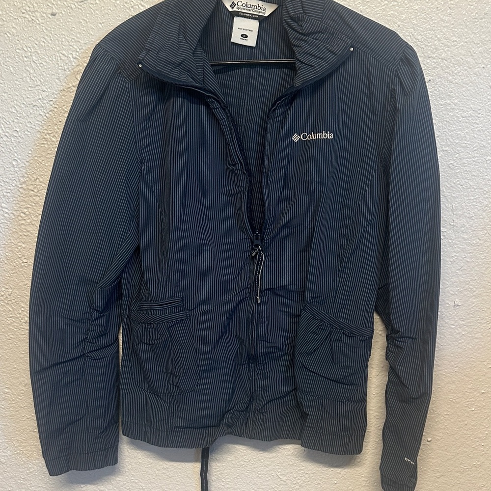 Columbia Navy Blue Stripped Jacket ✨🦋